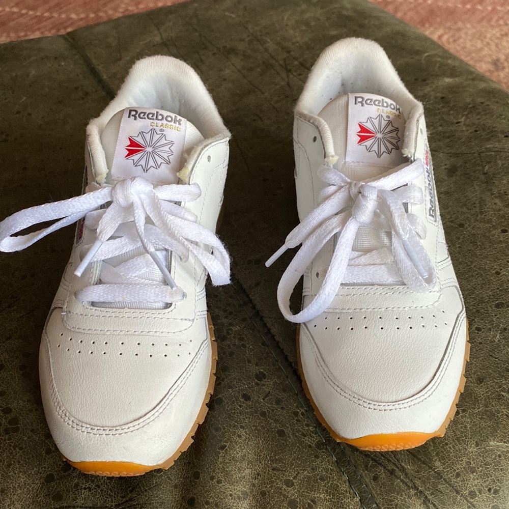 Girls size 2.5 REEBOK white Sneakers. Barley worn, great condition